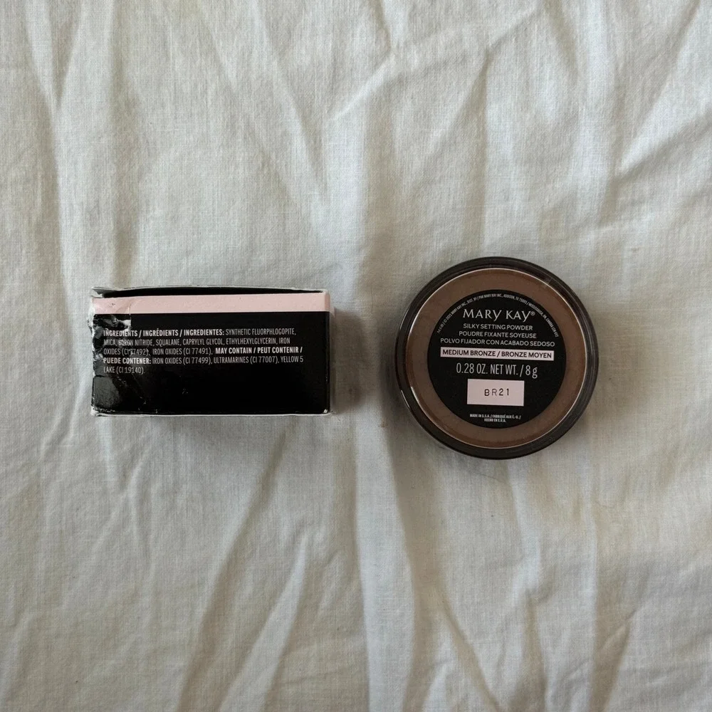 Mary Kay Silky Setting Powder Women's 0.28 oz Medium Bronze Matte Glowy 2020s